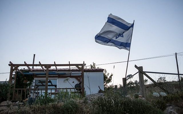 A mobile home in the outpost of Amona (Noam Moskowitz/Flash90)