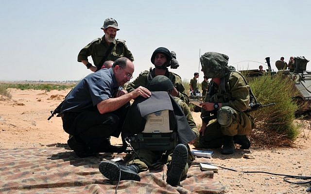 Defense Minister Moshe Ya'alon meeting with soldiers during a visit to the Tze'elim military base on July 9, 2013. (photo credit: Ariel Hermoni/Ministry of Defense/Flash90)