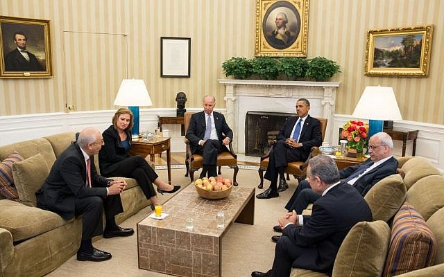 Then-president Barack Obama and then-vice president Joe Biden, along with then-Palestinian chief negotiator Saeb Erekat and Mohammed Shtayyeh (right) and then-Israeli justice minister Tzipi Livni and Yitzhak Molho (left) at the formal resumption of direct Israeli-Palestinian negotiations, in the Oval Office, July 30, 2013. (Official White House Photo, Chuck Kennedy)