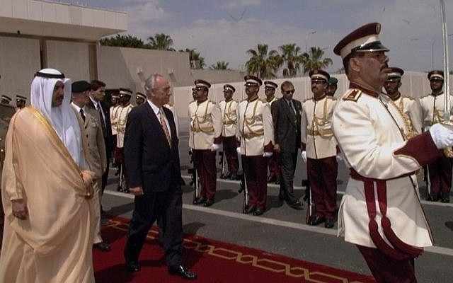 Shimon Peres and a Qatari official review an honor guard during a reception ceremony at the Doha airport, April 2, 1996 (photo credit: Avi Ohayon/GPO)