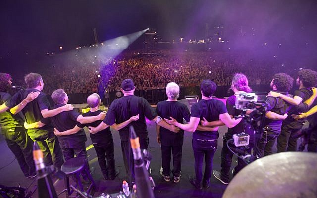Legendary '70s-era Israeli rock band Kaveret at the group's farewell concert in Tel Aviv on Thursday, August 8 (photo credit: Moshe Shai/Flash90)