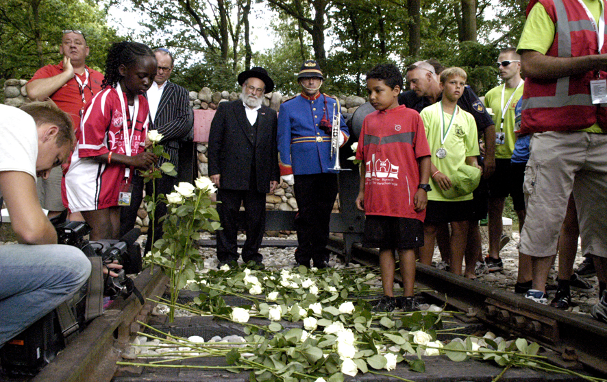 Cheider spokesman Rabbi Binyomin Jacobs with non-Jewish Dutch students at the site of the Westerbork concentration camp, July 2013. (Courtesy of the office of Rabbi Binyomin Jacobs and Ome Joop's Tour/JTA)