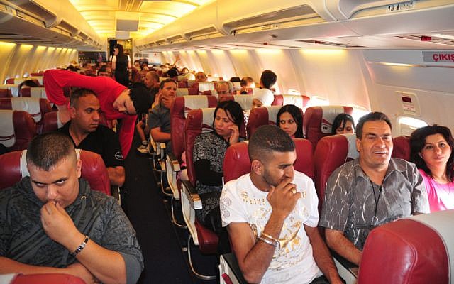File: Israelis on board a flight to Turkey during the Passover holiday, April 12, 2009. (Shay Levy/Flash90)