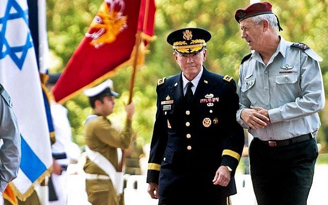 US Chairman of the Joint Chiefs Gen. Martin Dempsey and Chief of Staff Lt. Gen. Benny Gantz participate in an arrival ceremony at IDF Headquarters in Tel Aviv, Israel, August 13, 2013. (D. Myles Cullen, DOD)