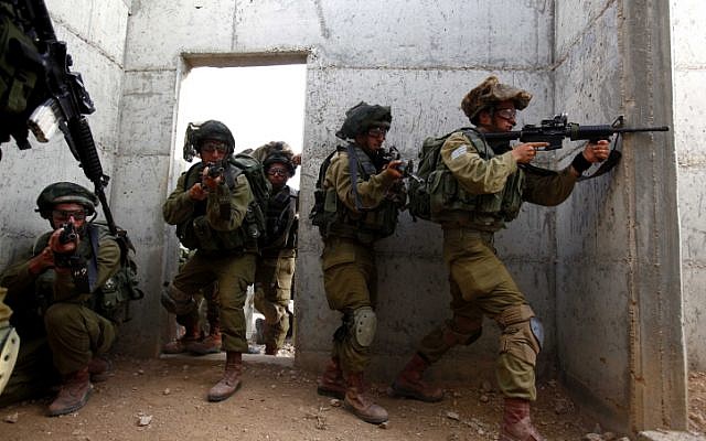 Illustrative photo of IDF troops simulating fighting. (photo credit: Edi Israel/Flash90)