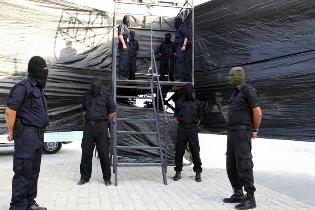 Hamas sentences 7 Gazans to death by hanging for 'collaboration' with ...