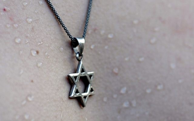 Star of David necklace (image via Shutterstock)