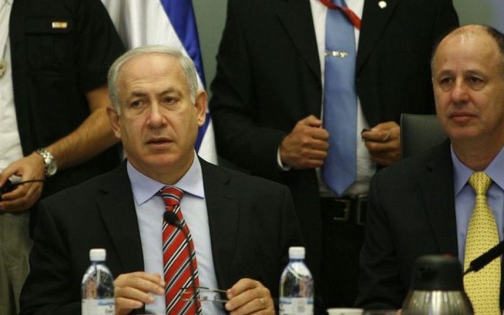 Tzachi Hanegbi (right) and Prime Minister Benjamin Netanyahu attend a committee meeting in the Knesset. (Photo credit: Miriam Alster/FLASH90)