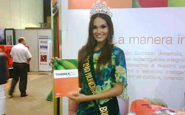 Colombia's Lizeth González, the 2011 World Banana Queen, visits the Stockton Group's booth at an agricultural show in Ecuador. (Courtesy)
