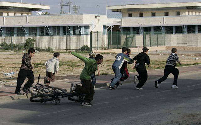 Israeli children run to a bomb shelter during an incoming missile alarm in Sderot, January 8, 2009. (photo credit: Anna Kaplan/ Flash90)
