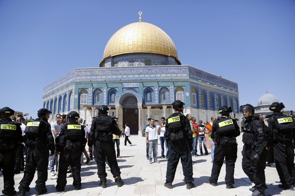 Illustrative photo of Israeli riot police during clashes on the Temple Mount (photo credit: Sliman Khader/Flash90) 