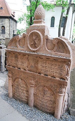 Rabbi Loew's tombstone in Prague's Old Jewish Cemetery (photo credit: MKPiekarska/Wikipedia)