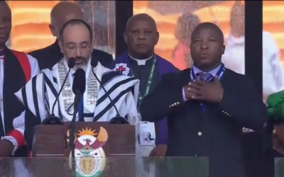 South Africa’s Chief Rabbi Warren Goldstein speaking at Nelson Mandela's memorial ceremony on December 10, 2013, with a 'fake' sign language interpreter at his side. (screen capture: Sky News, YouTube)