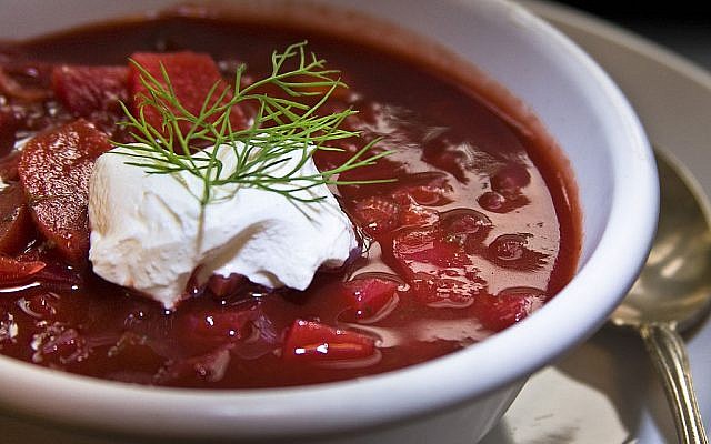 Borscht with sour cream (photo credit: Liz West from Boxborough, MA [CC-BY-2.0 (http://creativecommons.org/licenses/by/2.0)], via Wikimedia Commons)