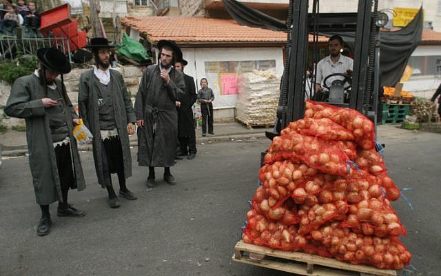 Israeli potatoes in Jerusalem, March 2007 (photo credit: Orel Cohen/Flash90)