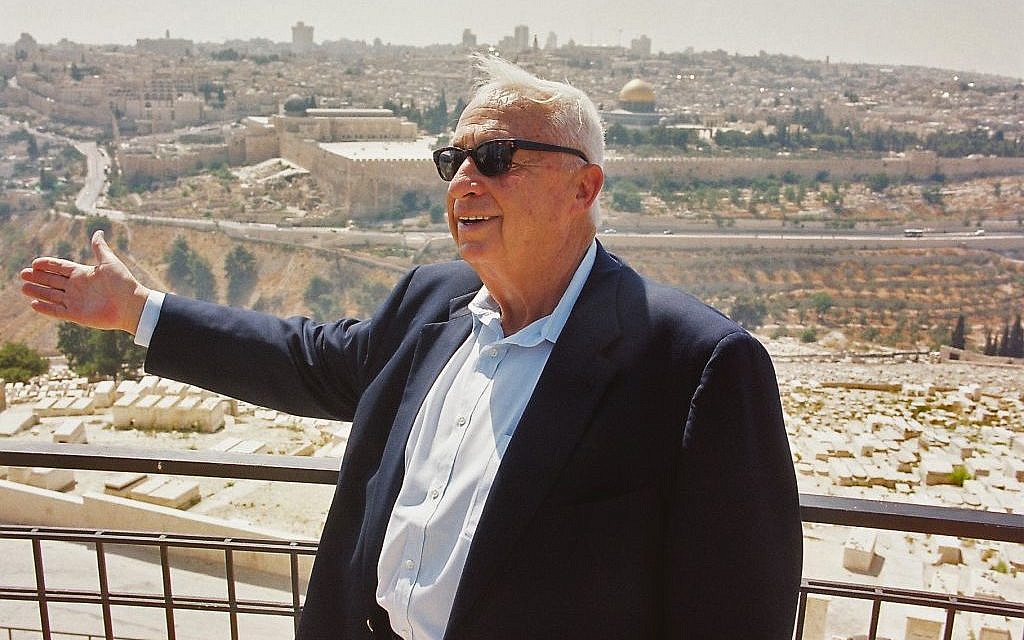 Ariel Sharon stands in front of the Temple Mount during his term as prime minister in July 2000 (file photo: Flash90)