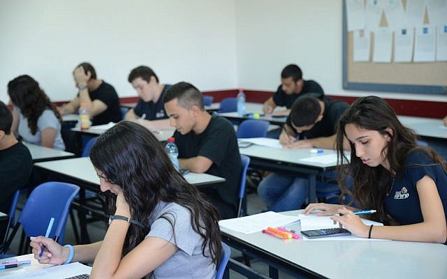Students in Kiryat Sharet high school in Holon take their matriculation exams in mathematics, on May 21 2013. (illustrative photo credit: Yossi Zeliger/Flash90)