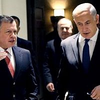 File: Prime Minister Benjamin Netanyahu, right, and Jordan's King Abdullah II, left, at the Royal Palace in Amman, Jordan, on January 16, 2014. (AP/Yousef Allan, Jordanian Royal Palace)