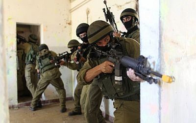 Israeli soldiers practice urban warfare on the Zeelim army base in southern Israel. (Nati Shohat/Flash90)