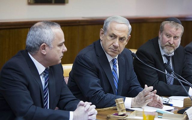 Prime Minister Binyamin Netanyahu (C) leads the weekly cabinet meeting at the Prime Minister Office in Jerusalem on February 2, 2014. (photo credit: Yonatan Sindel/Flash90)