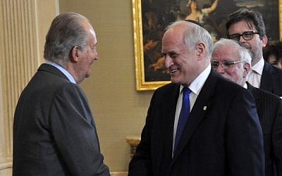 Malcolm Hoenlein meets King Juan Carlos I in Spain. February 13, 2014. (photo credit: Courtesy)