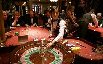 Illustrative photo of gambling in a casino (Yossi Zamir/Flash90)