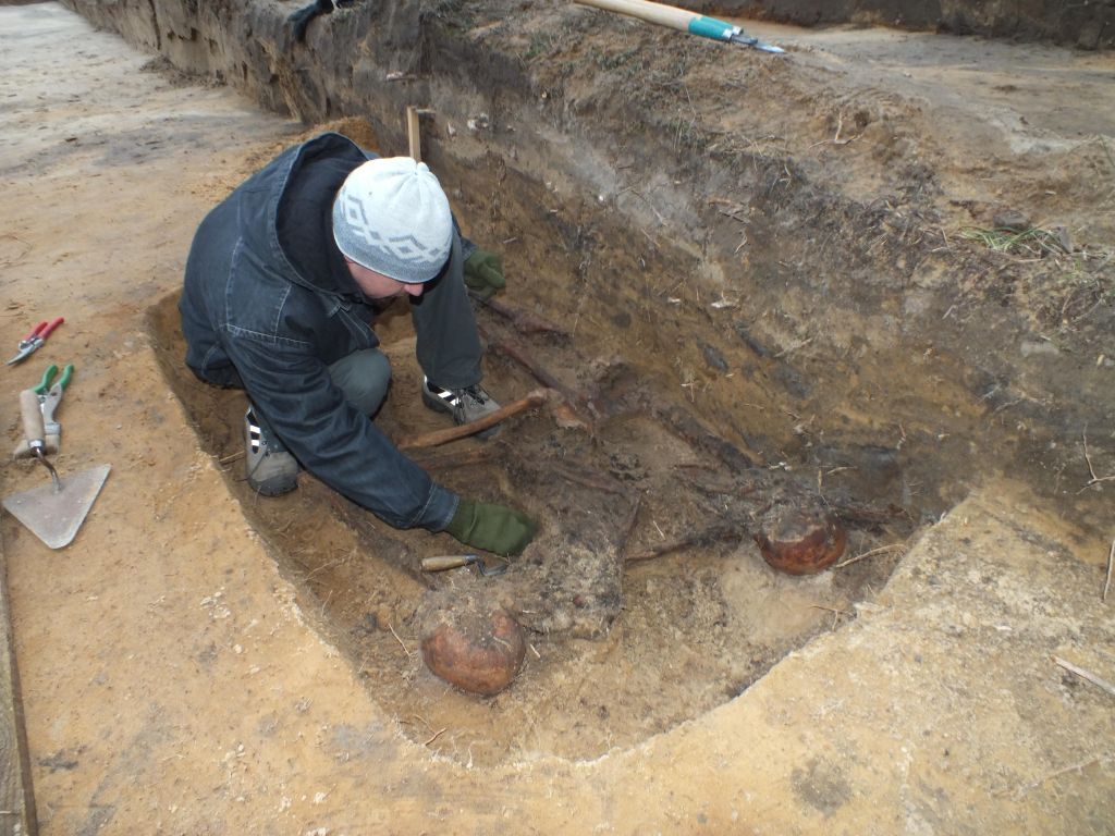 At Sobibor, an excavator unearths a skeleton toward the end of 2013 (photo courtesy: Wojtek Mazurek)