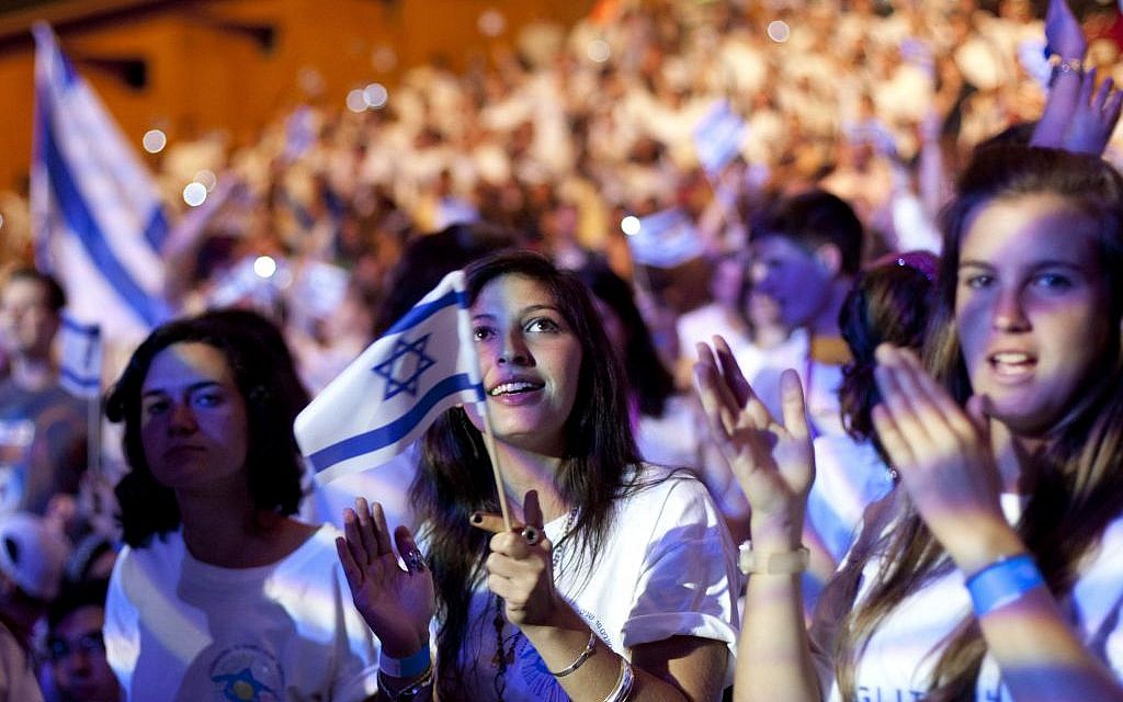 Birthright participants at one of the organization's Mega events, gathering thousands at Jerusalem's International Convention Center (photo credit: Dudi Vaknin/Flash 90)