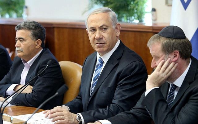 Prime Minister Benjamin Netanyahu, center, is seen at a cabinet meeting at the PMO in Jerusalem, April 6, 2014 (photo credit: Amit Shabi/Flash90/Pool)