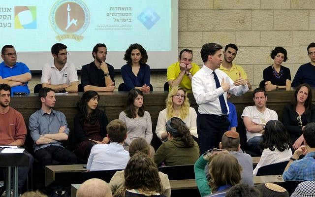 Ed Miliband speaking to Israeli students, April 10, 2014 (photo credit: Hebrew University)