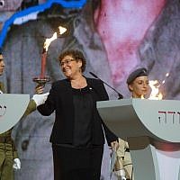 Miriam Peretz holds a torch during the Israeli 66th Independence Day Ceremony at Mount Herzl in Jerusalem on May 5, 2014. (Yonatan Sindel/Flash90)