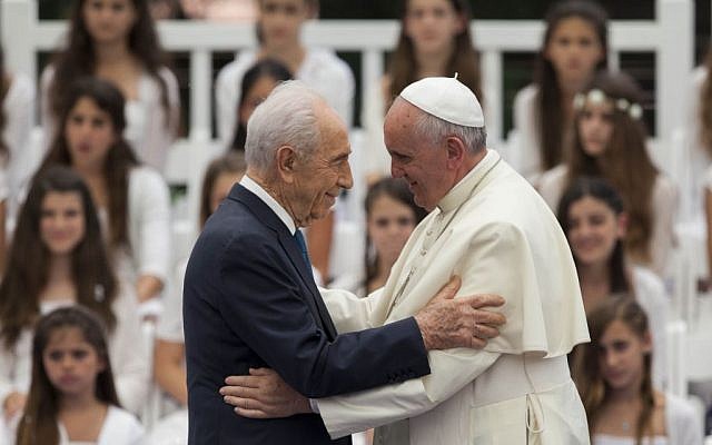 Pope Francis seen with President Shimon Peres at a ceremony held at the president's residence in Jerusalem, on May 26, 2014. (photo credit: Yonatan Sindel/Flash90)