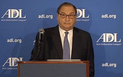 The ADL's National Director Abraham Foxman presents a poll on global anti-Semitism, May 13, 2014 (ADL screenshot)