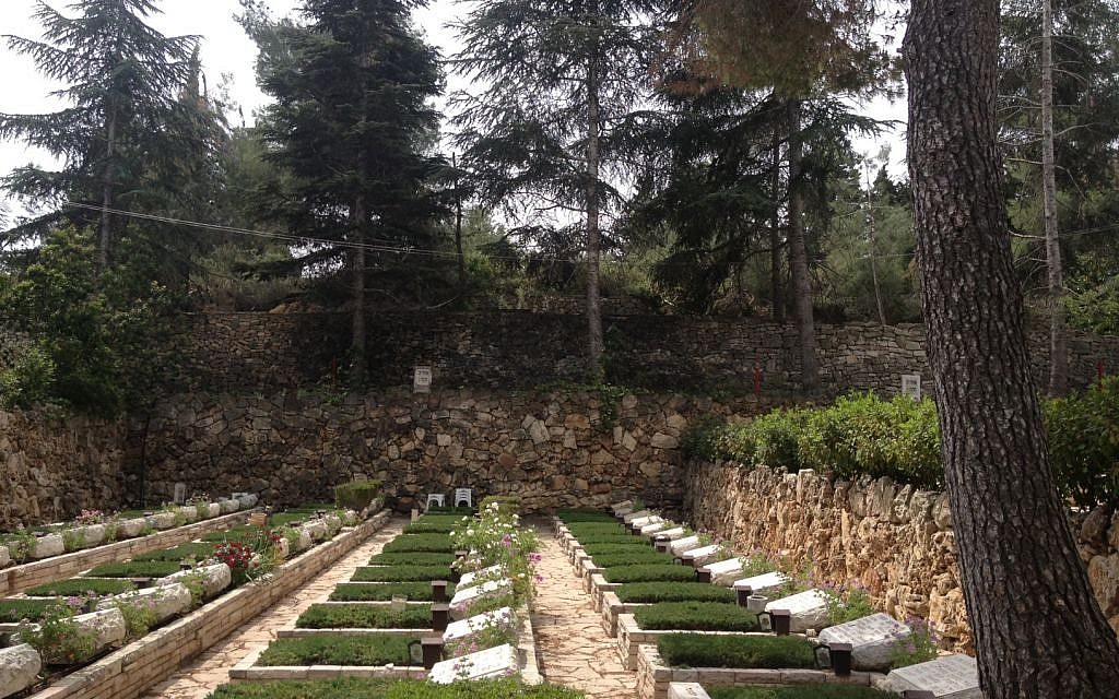Uniform graves, regardless of rank or distinction, at Mount Herzl (Photo credit: Mitch Ginsburg/ Times of Israel)