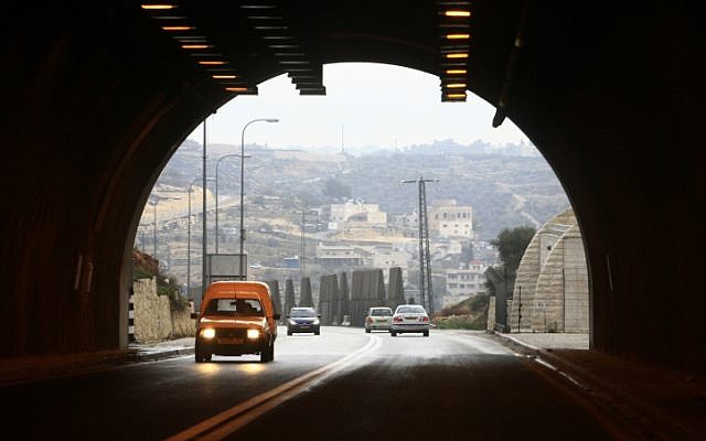 The entrance to the tunnel along the road from Jerusalem to the Gush Etzion settlement bloc, February 22, 2009 (Nati Shohat/Flash90)