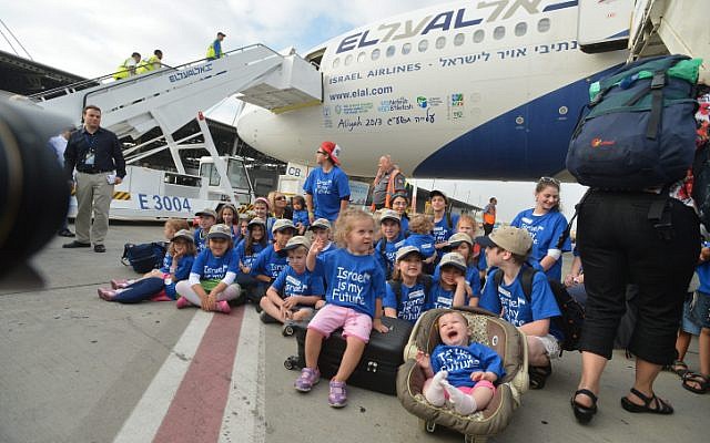 Jews from North America arrive in Israel on a special flight on behalf of the Jewish Agency and the Nefesh B'Nefesh organization, at Ben Gurion airport in central Israel, on July 23, 2013. (photo credit: Yossi Zeliger/ Flash90)