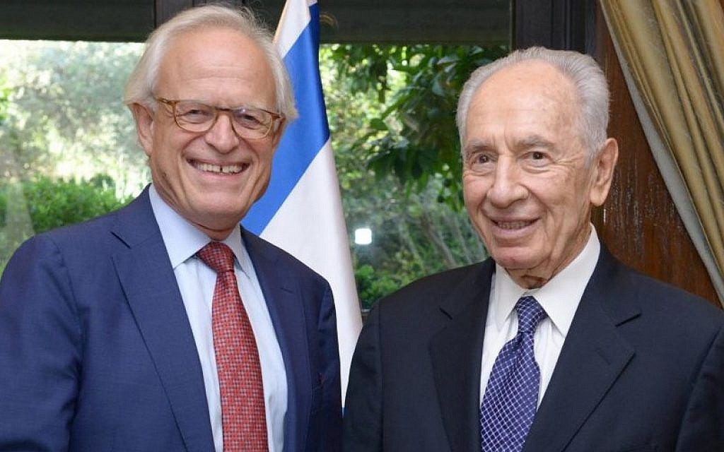 President Shimon Peres meets with the US Special Envoy for Israeli-Palestinian Negotiations, former US ambassador to Israel Martin Indyk, in Jerusalem on August 11, 2013. (Photo credit: Mark Neyman/GPO/FLASH90)