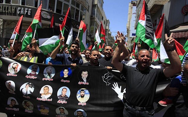Palestinians demonstrate in support of 125 Palestinian prisoners detained in Israeli jails, Ramallah, June 9, 2014 (photo credit: Issam Rimawi/Flash90)