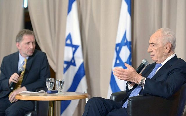 President Shimon Peres speaks (with ToI's David Horovitz) during the Jewish Media Summit in Jerusalem on June 22, 2014. (Photo credit: Mark Neyman/GPO/Flash90)