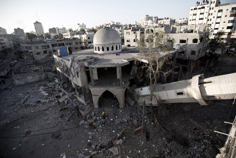 A general view shows the collapsed minaret of a destroyed mosque in Gaza City, on July 30, 2014 after it was hit in an overnight Israeli strike. (photo credit: AFP/MAHMUD HAMS)