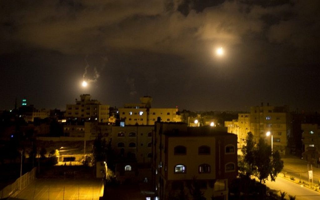 An IDF flare illuminating the sky above the Gaza strip on July 18, 2014. (Photo credit: AFP/Mahmud Hams)