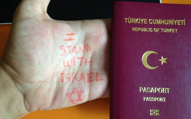 A Turkish citizen stands with Israel. (Courtesy of StandWithUs Facebook page)