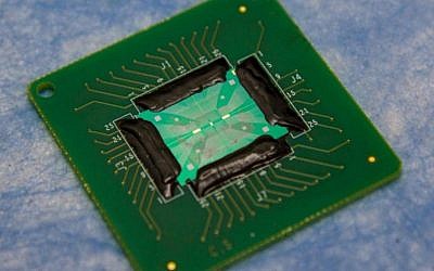 The computer chip with nano-features that runs the sensor. (photo credit: Prof. Fernando Patoslky/Tracense)