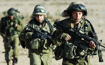Illustrative: Female soldiers of the Caracal Battalion, November 2007. (Yoni Markovitzki/IDF Spokesperson/Flash90)