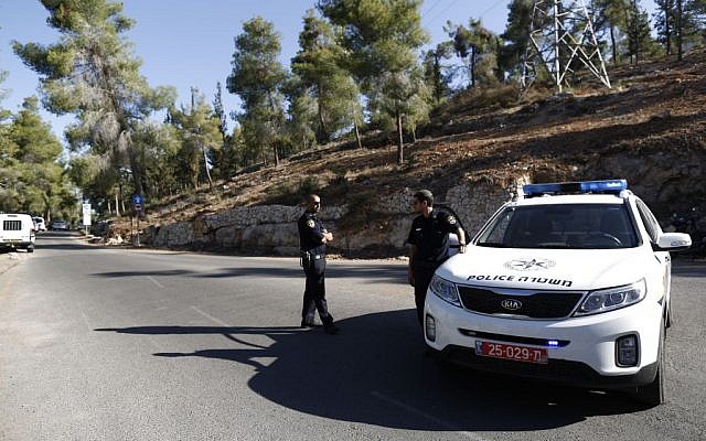 Israeli police at the scene of where the body of an Arab youth was found in the Jerusalem Forest early Wednesday, July 2, 2014 (photo credit: Yonatan Sindel/FLASH90)