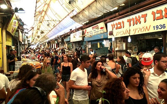 Machaneh Yehuda market Friday afternoon. (Photo Credit: Laura Adkins)