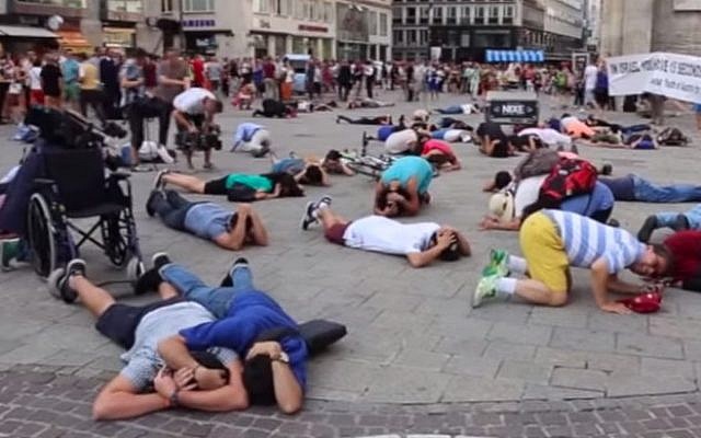 People in a main square in Vienna take cover during a flash mob simulating a Hamas missile attack on July 24, 2014. (YouTube screenshot)