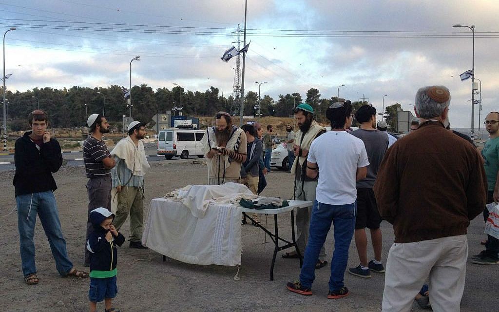 Israelis gathered for afternoon and evening prayers at the Etzion bloc intersection before joining local Palestinians for a joint meal to break their fasts (photo credit: Jessica Steinberg/Times of Israel)