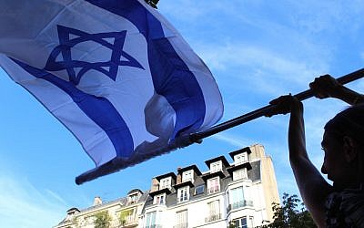 Illustrative: The pro-Israel rally on July 31, 2014 took place outside Paris's Israeli embassy. (Glenn Cloarec/The Times of Israel)