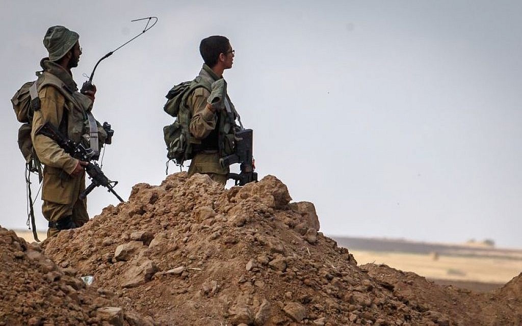 Israeli soldiers near the border between Israel and the Gaza Strip, August 4, 2014. (Photo credit: Flash90)
